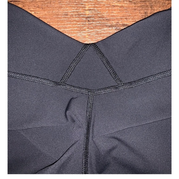 SOLD Ivivva Race To The Finish Line Crops Size 14 - Picture 11 of 13